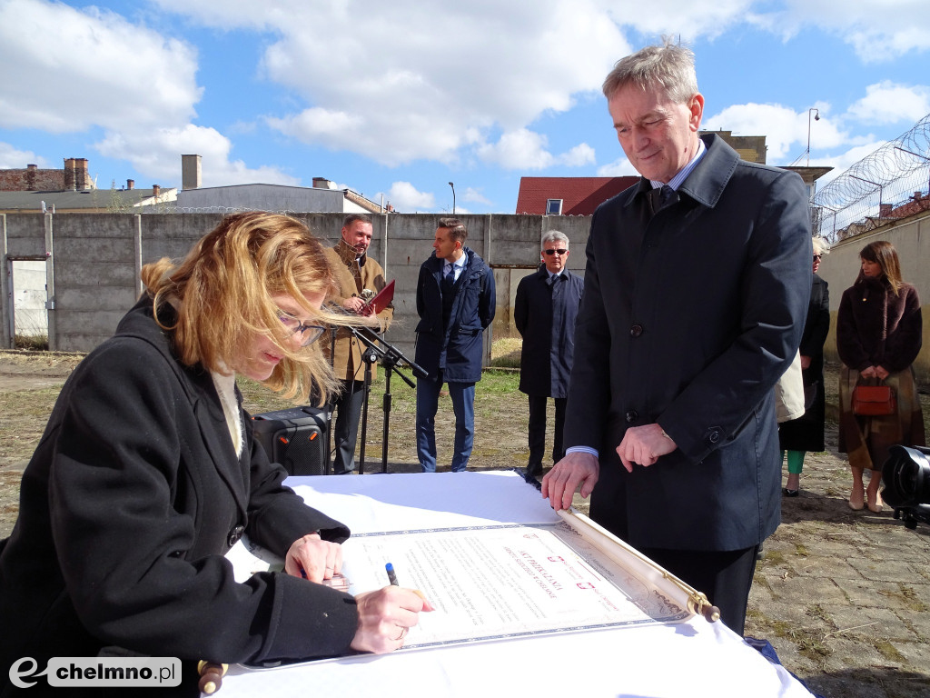 Starosta przekazał klucze do aresztu śledczego
