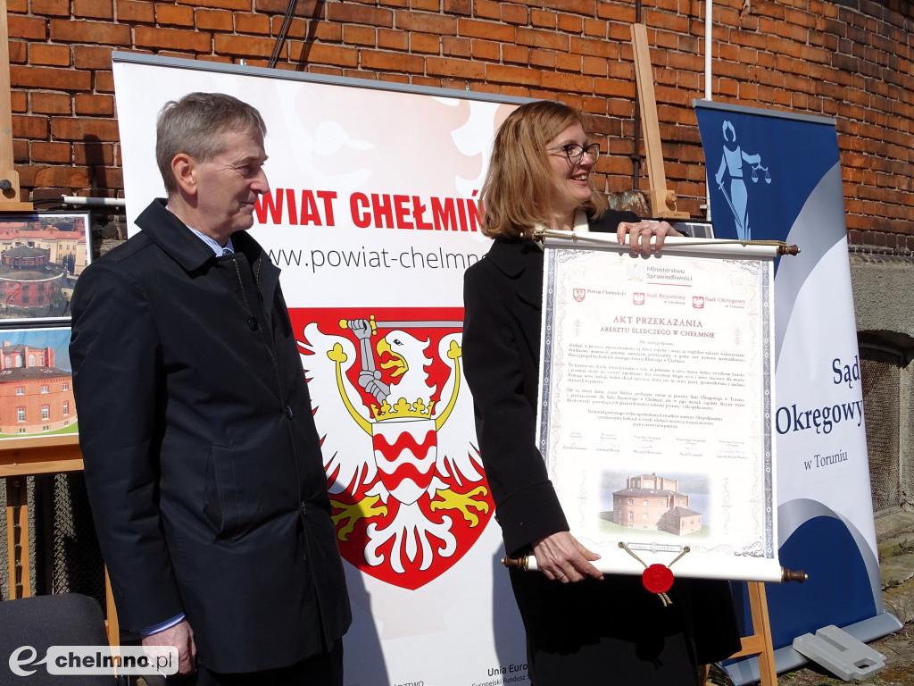 Starosta przekazał klucze do aresztu śledczego