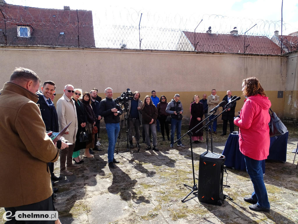 Starosta przekazał klucze do aresztu śledczego