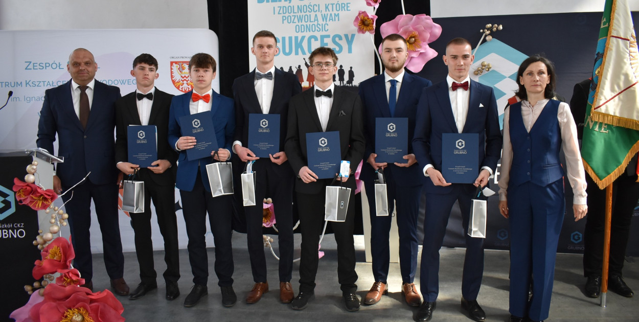 Wielki dzień dla absolwentów ZS CKZ w Grubnie