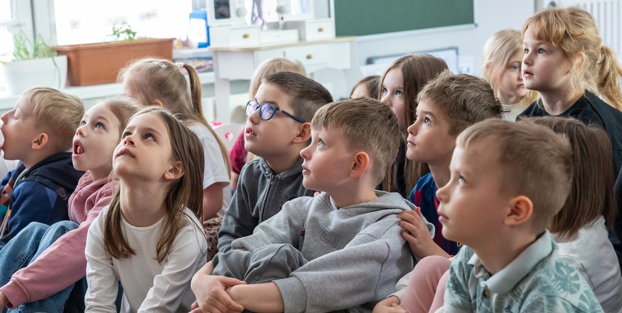 Maluchy z Rypina odkrywały tajemnice ciemnego nieba
