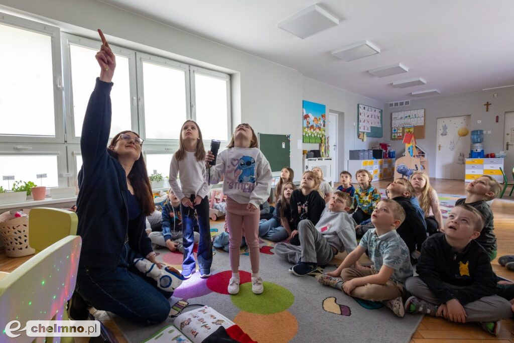 Maluchy z Rypina odkrywały tajemnice ciemnego nieba