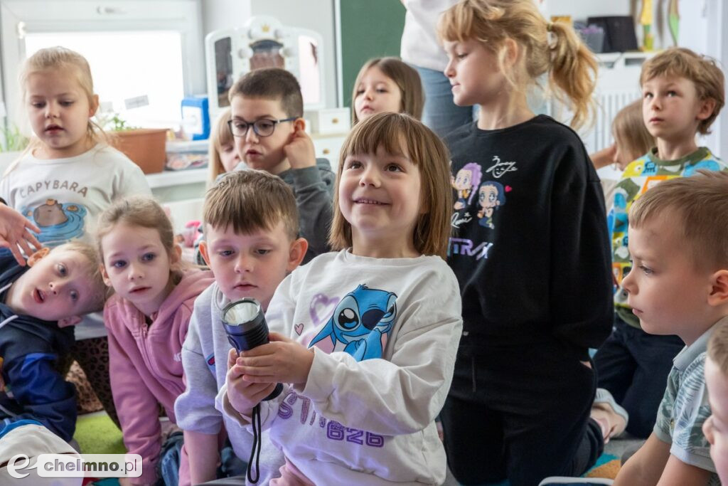Maluchy z Rypina odkrywały tajemnice ciemnego nieba