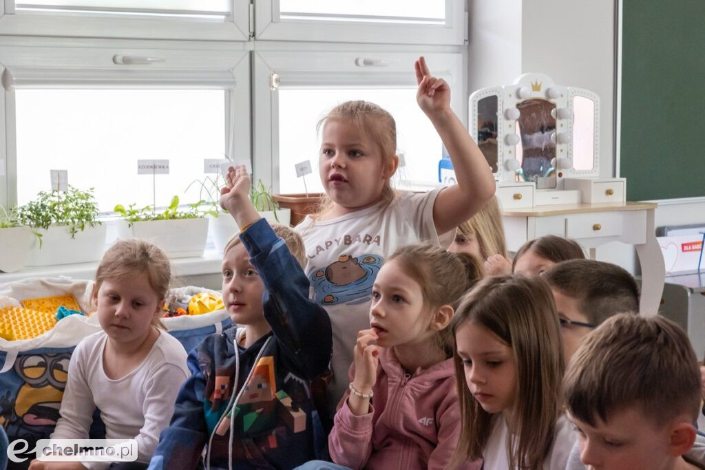 Maluchy z Rypina odkrywały tajemnice ciemnego nieba
