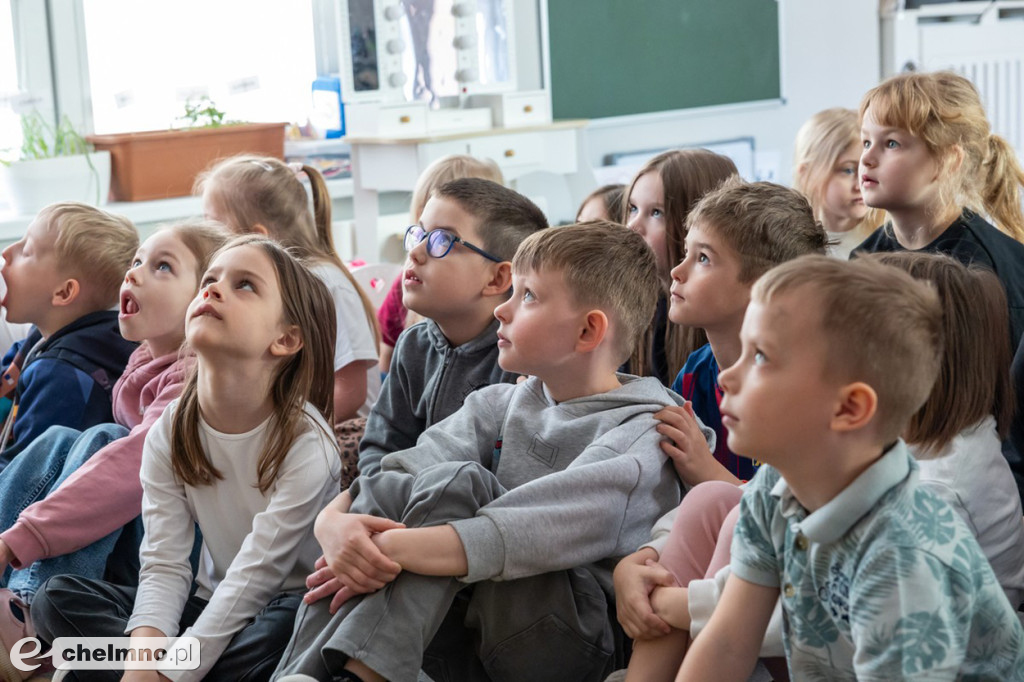 Maluchy z Rypina odkrywały tajemnice ciemnego nieba