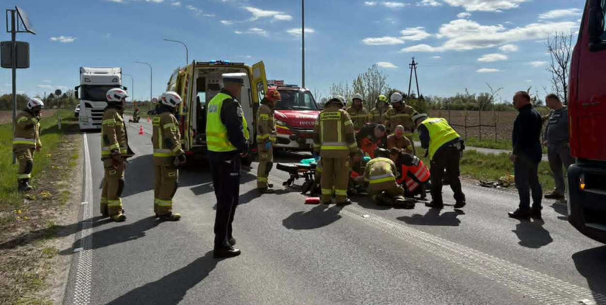 Wypadek na DW 548 w Krusinie – motocyklista ranny