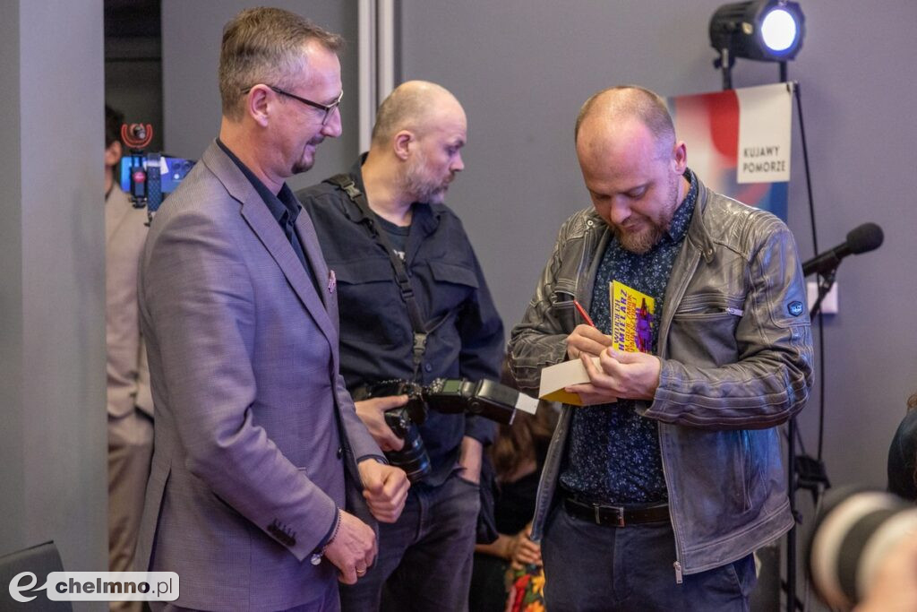 Nagrodzona powieść Gabrieli Pawliny stawia trudne pytania