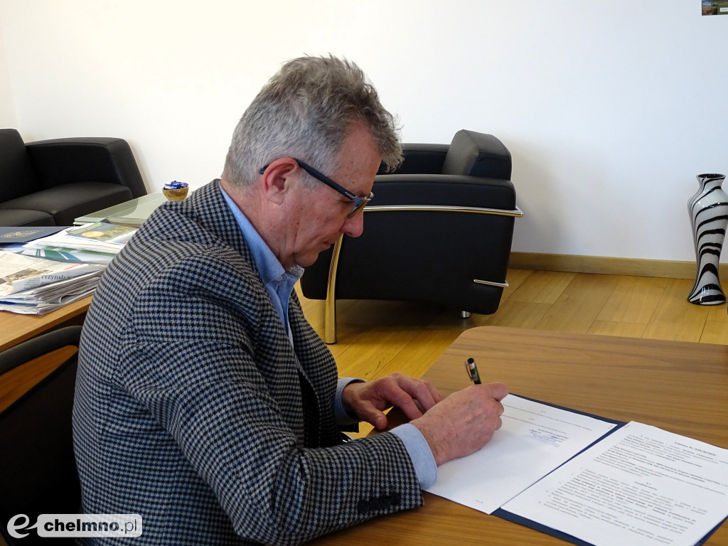 Podpisaliśmy dziś umowę na przebudowę drogi powiatowej