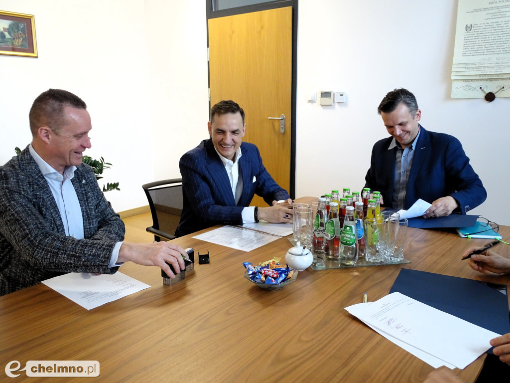 Podpisaliśmy dziś umowę na przebudowę drogi powiatowej