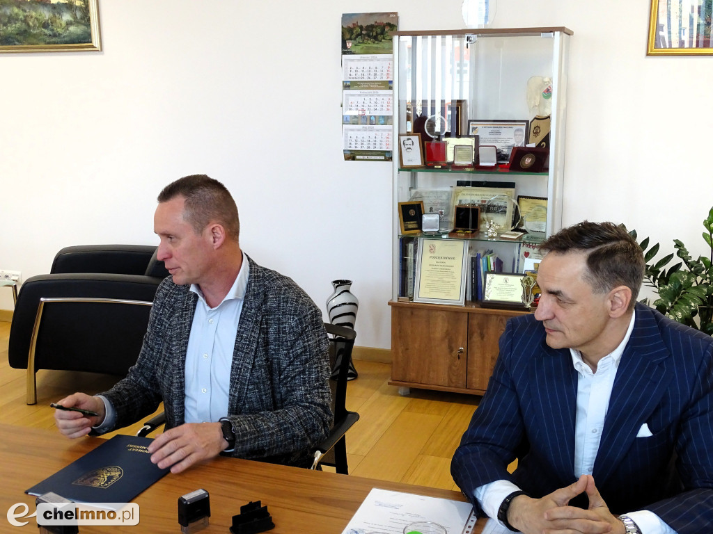 Podpisaliśmy dziś umowę na przebudowę drogi powiatowej