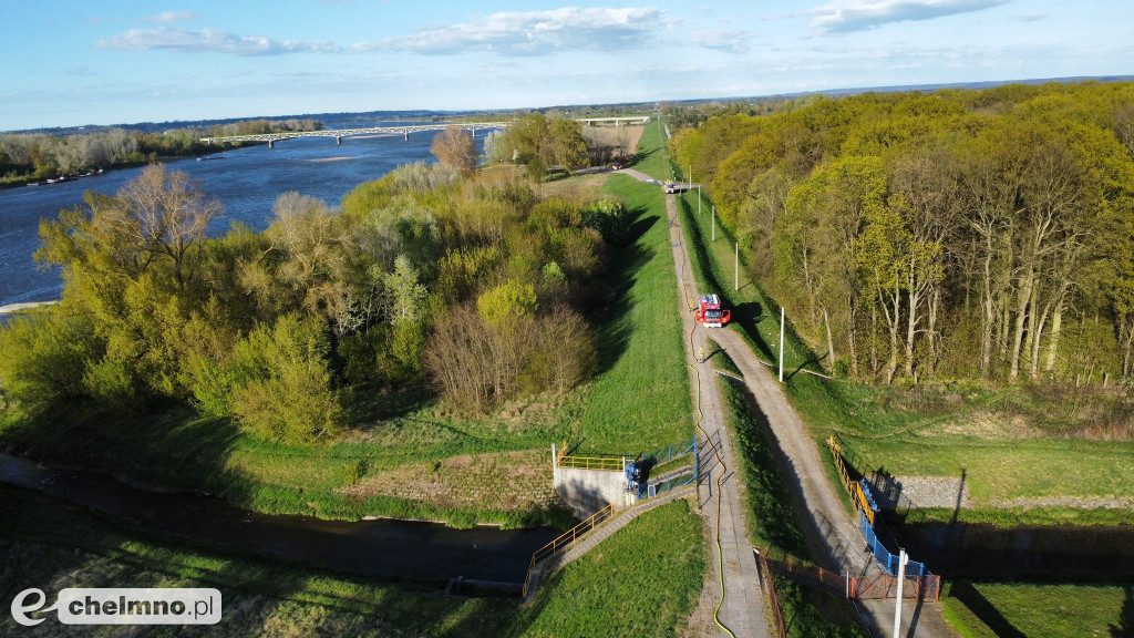 Strażackie ćwiczenia doskonalące współpracę