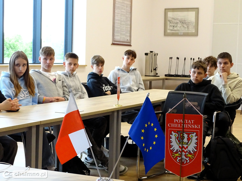 Lekcja w Starostwie. Poniedziałkowy poranek z uczniami