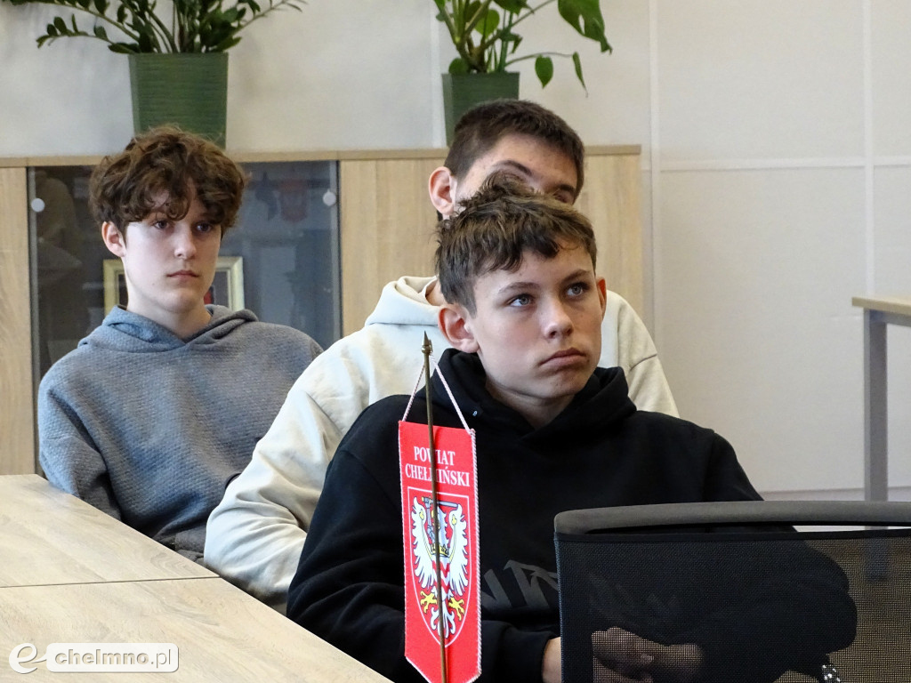 Lekcja w Starostwie. Poniedziałkowy poranek z uczniami