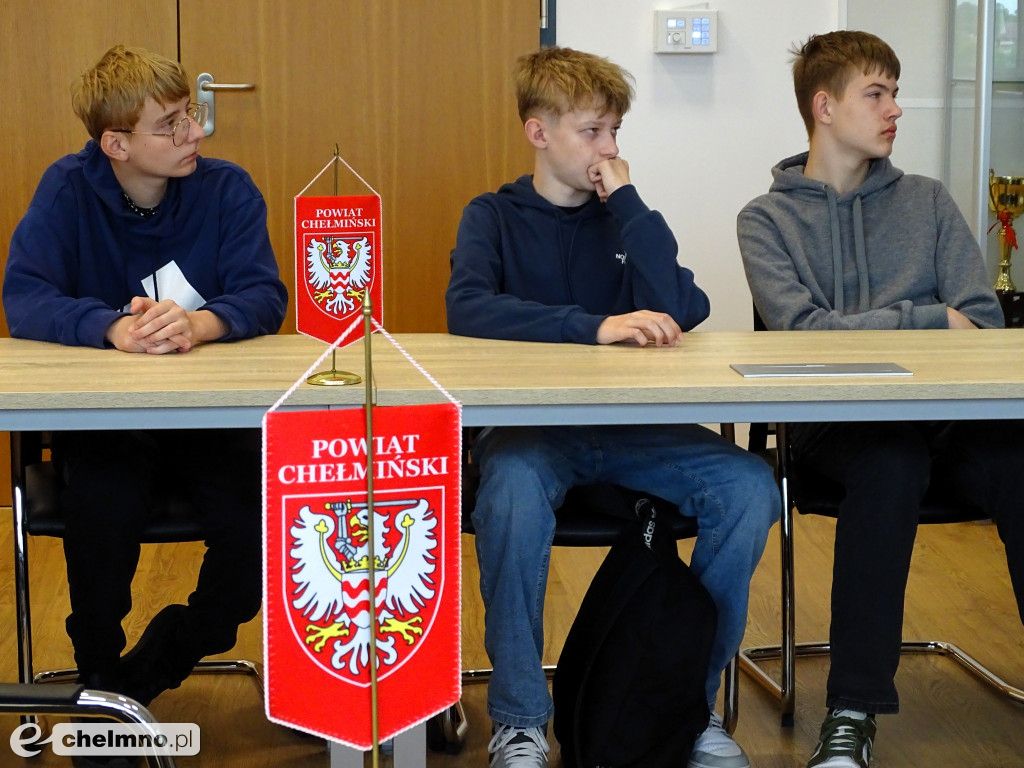 Lekcja w Starostwie. Poniedziałkowy poranek z uczniami