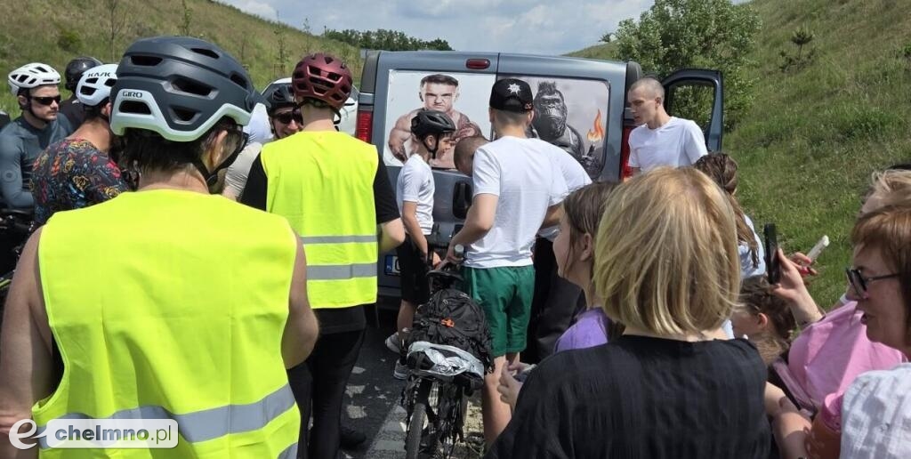 Spacerek na rowerze w towarzystwie Łatwoganga