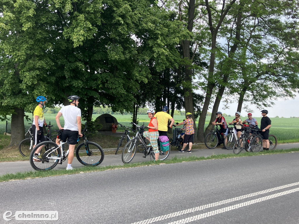 Spacerek na rowerze w towarzystwie Łatwoganga
