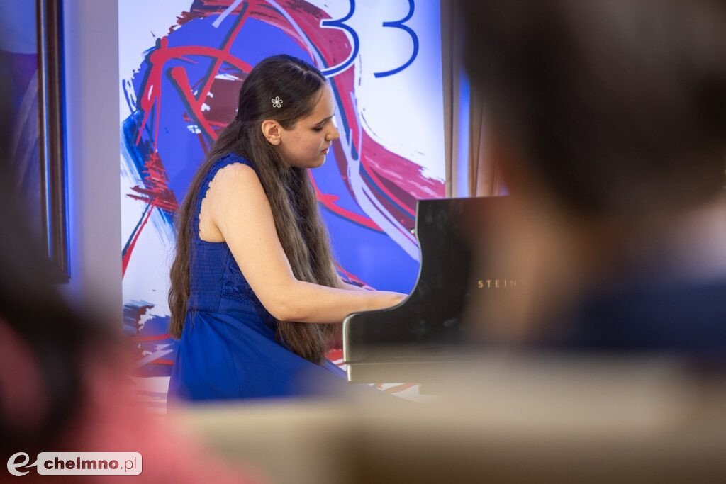 Młodzi pianiści grają w Szafarni
