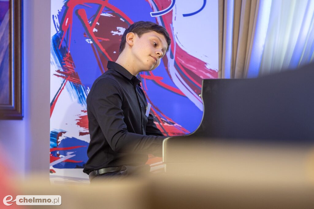 Młodzi pianiści grają w Szafarni