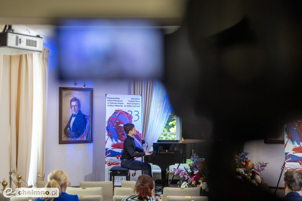 Młodzi pianiści grają w Szafarni