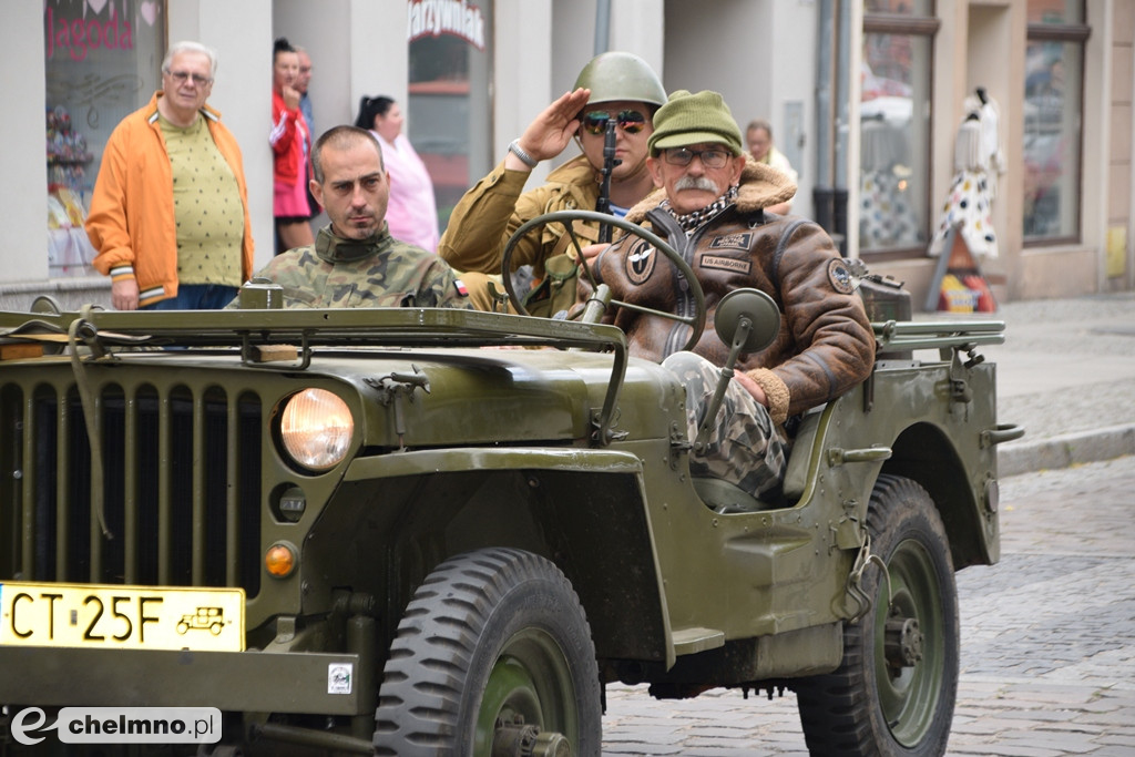 Parada, terenowe przejazdy i historia. Militarne święto w Chełmnie