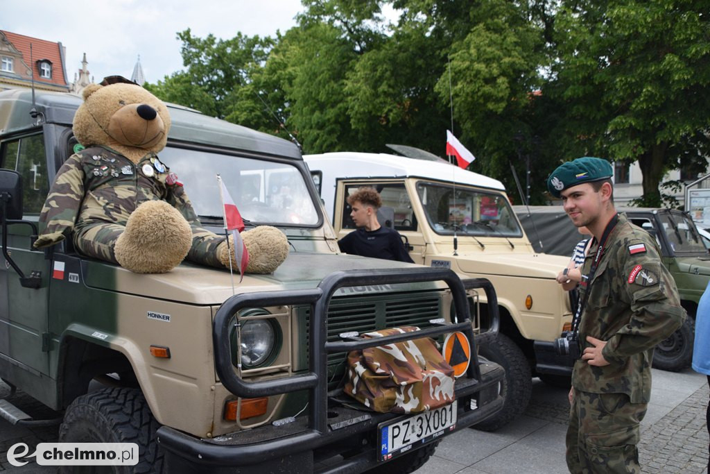 Parada, terenowe przejazdy i historia. Militarne święto w Chełmnie