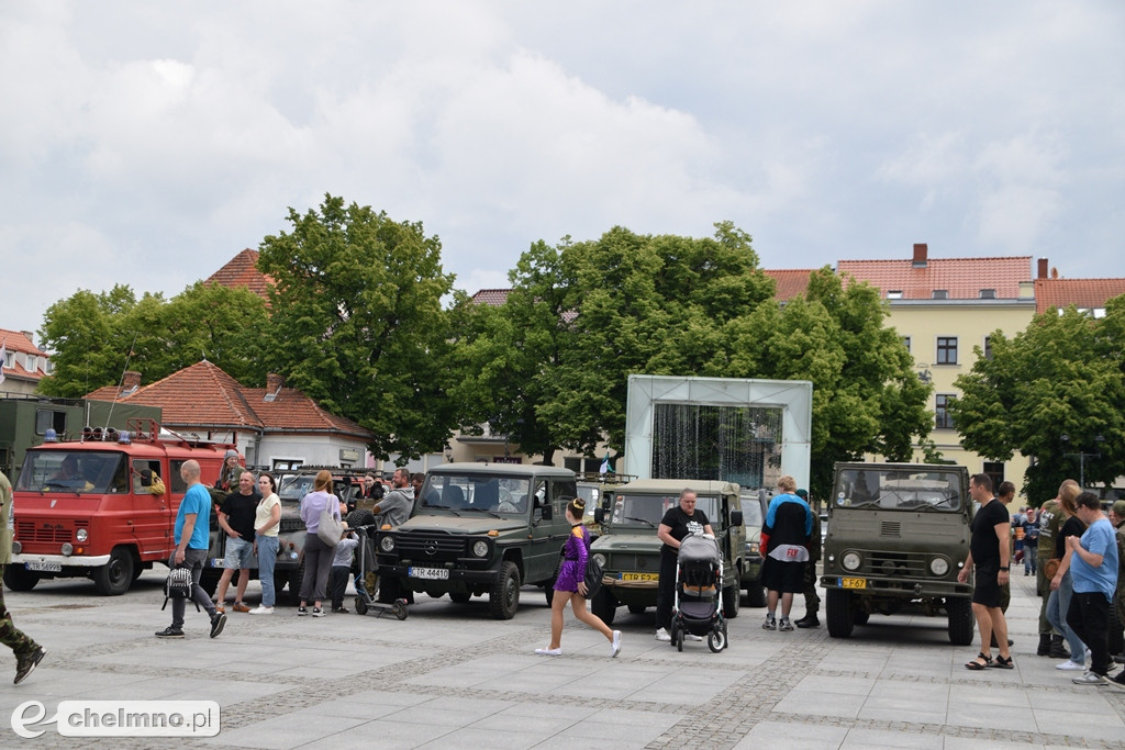 Parada, terenowe przejazdy i historia. Militarne święto w Chełmnie