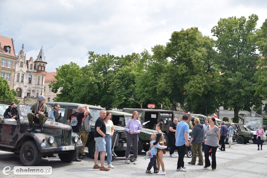 Parada, terenowe przejazdy i historia. Militarne święto w Chełmnie
