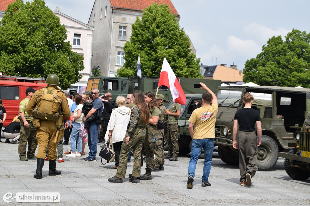 Parada, terenowe przejazdy i historia. Militarne święto w Chełmnie
