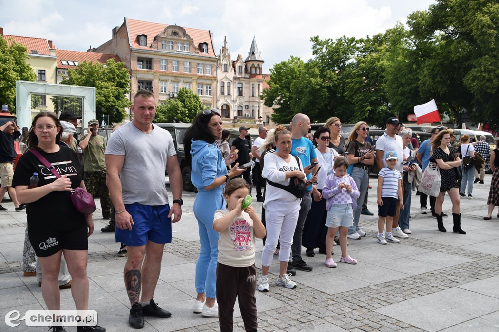 Parada, terenowe przejazdy i historia. Militarne święto w Chełmnie