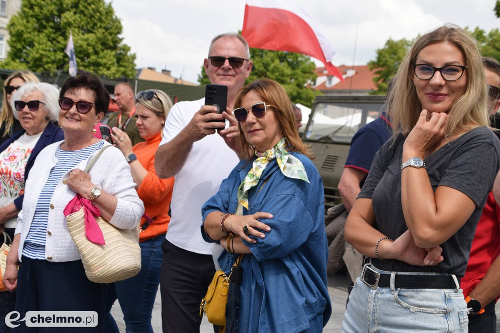 Parada, terenowe przejazdy i historia. Militarne święto w Chełmnie