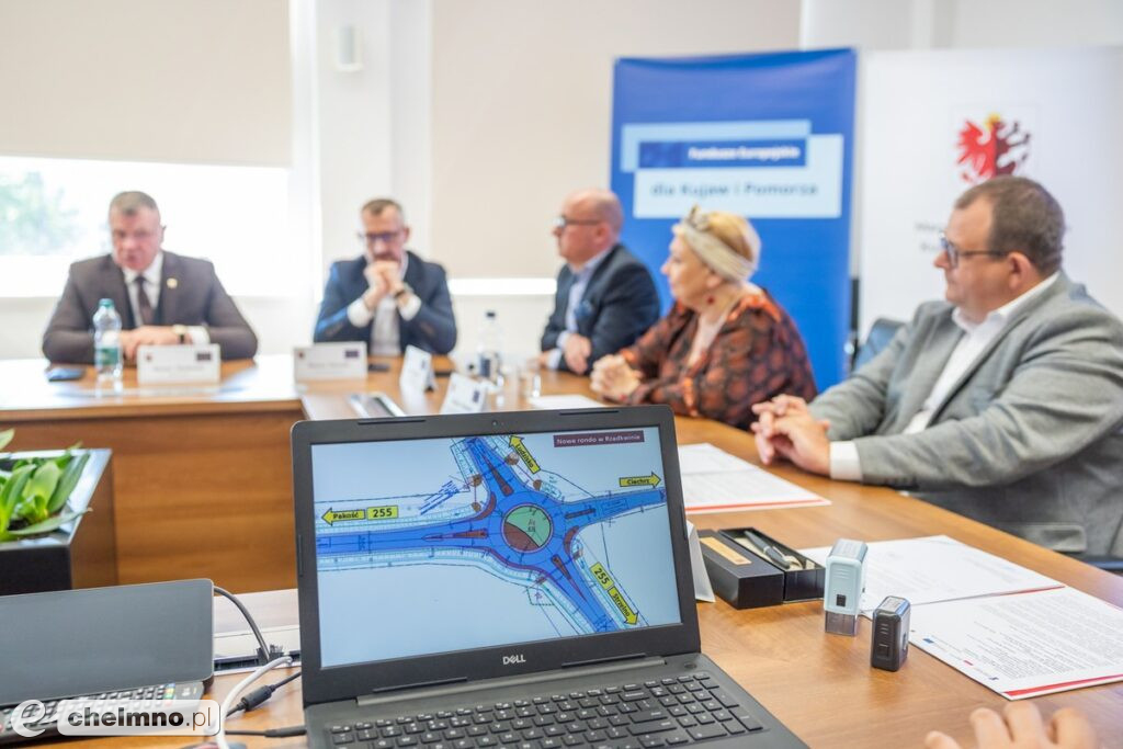 Umowa na rondo w Rzadkwinie podpisana