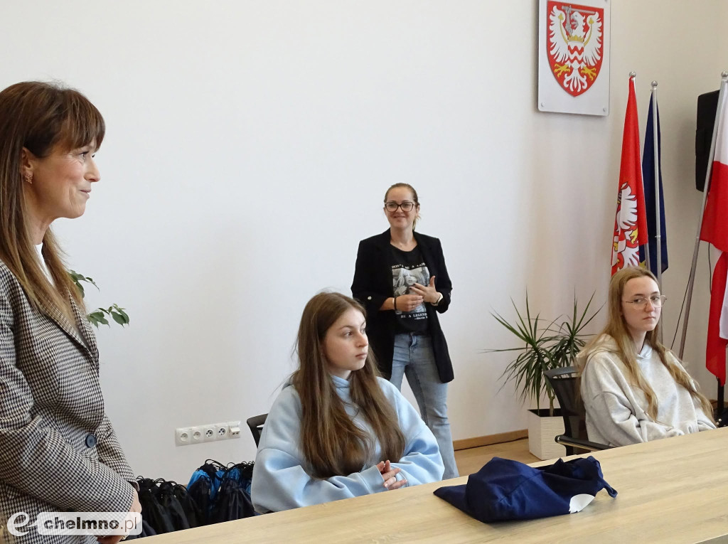 Młodzi ludzie pokonują granice i nawiązują przyjaźnie