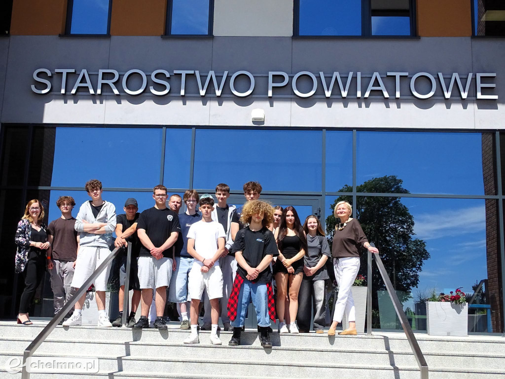 Dwie klasy z chełmińskiego LO na lekcji w Starostwie