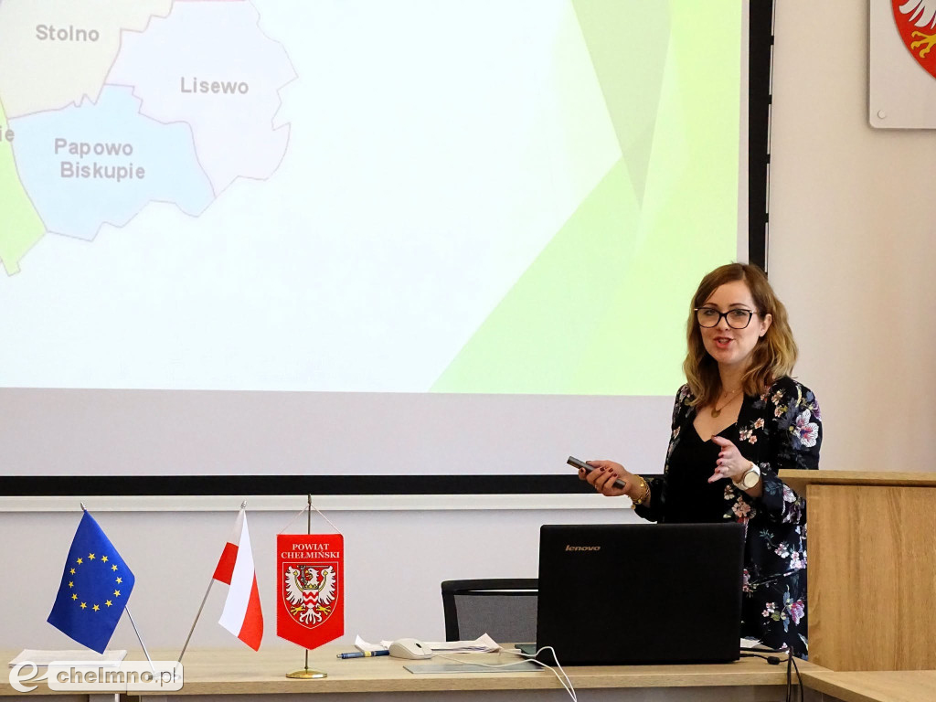 Dwie klasy z chełmińskiego LO na lekcji w Starostwie
