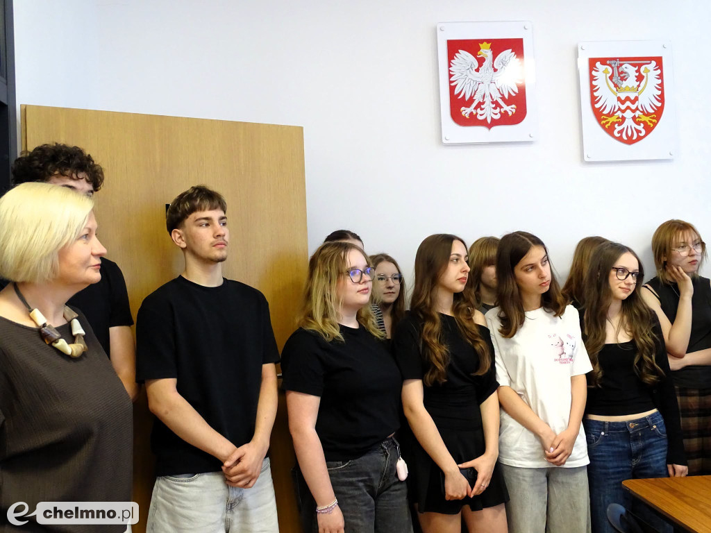 Dwie klasy z chełmińskiego LO na lekcji w Starostwie