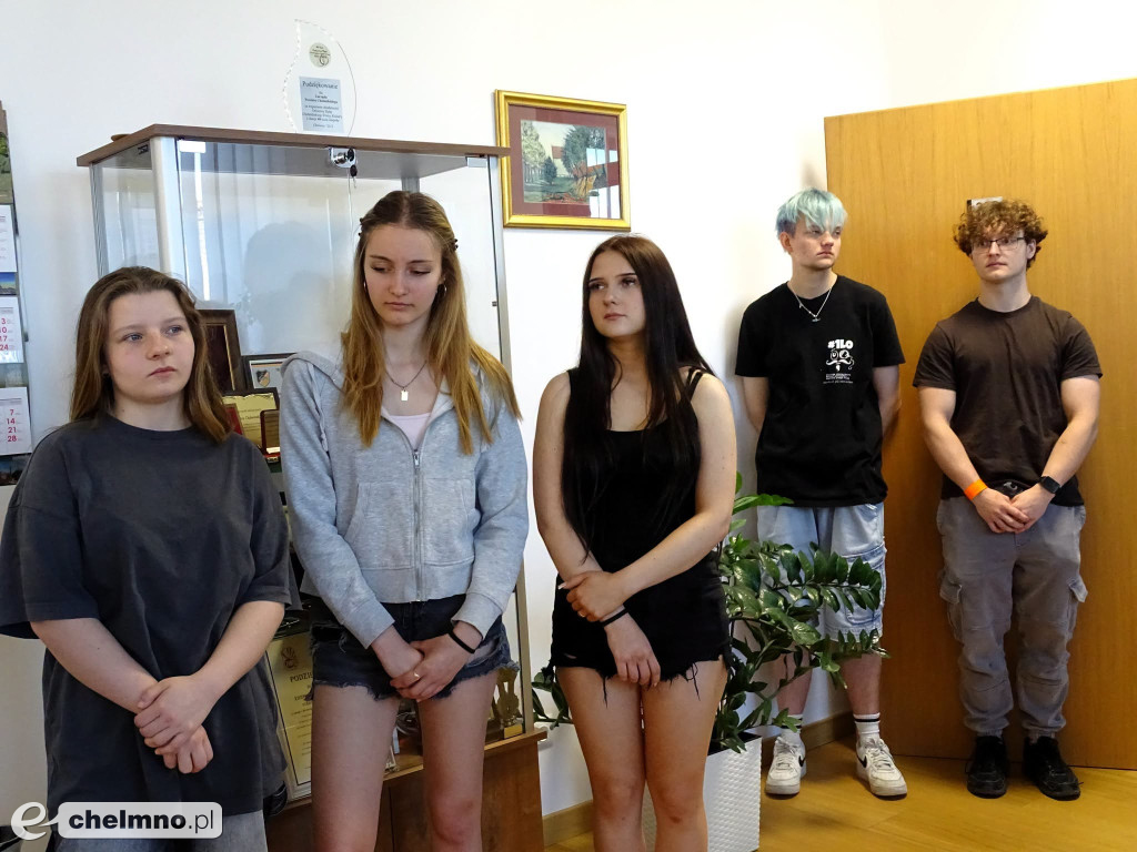 Dwie klasy z chełmińskiego LO na lekcji w Starostwie