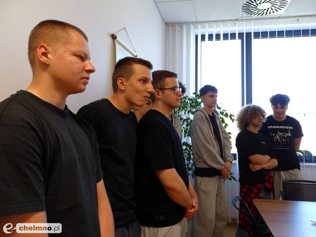 Dwie klasy z chełmińskiego LO na lekcji w Starostwie