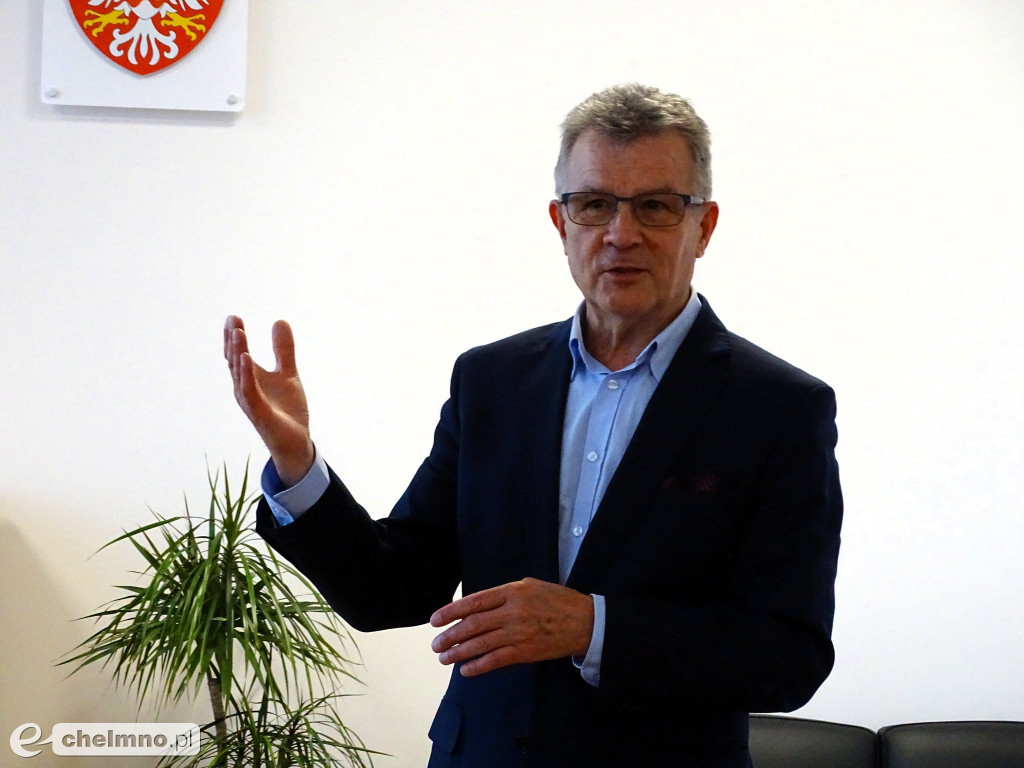 Dwie klasy z chełmińskiego LO na lekcji w Starostwie