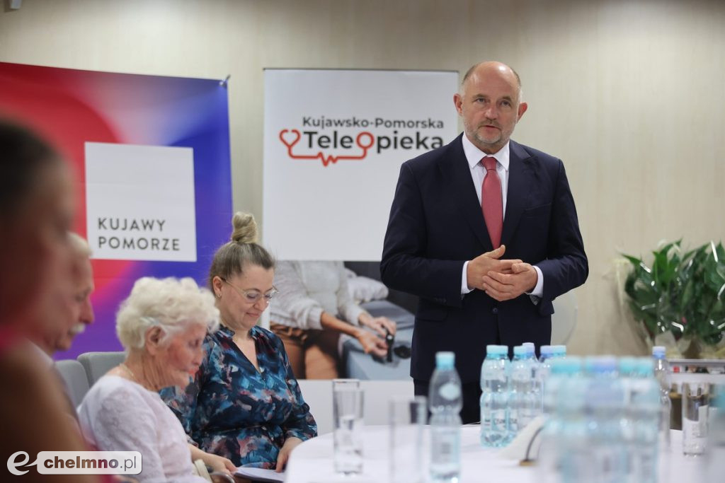 Bransoletki życia dla stuletnich mieszkańców regionu