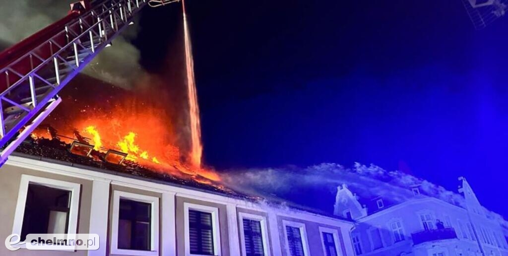 Aż 22 zastępy straży pożarnej gasiły wczorajszy pożar na ul. 22 Stycznia