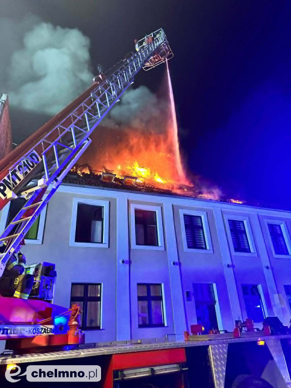 Aż 22 zastępy straży pożarnej gasiły wczorajszy pożar na ul. 22 Stycznia