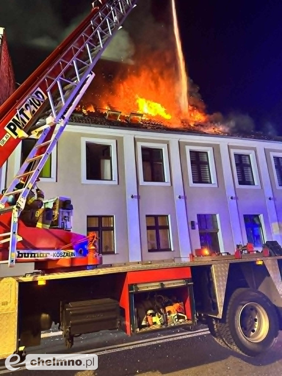 Aż 22 zastępy straży pożarnej gasiły wczorajszy pożar na ul. 22 Stycznia