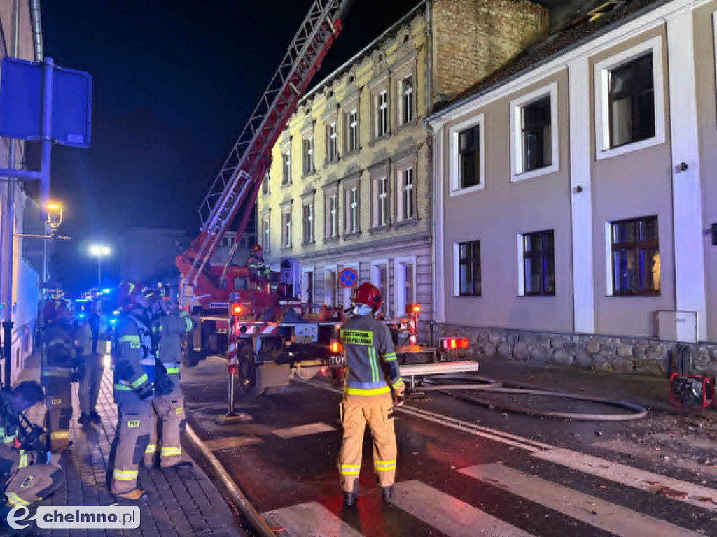 Aż 22 zastępy straży pożarnej gasiły wczorajszy pożar na ul. 22 Stycznia