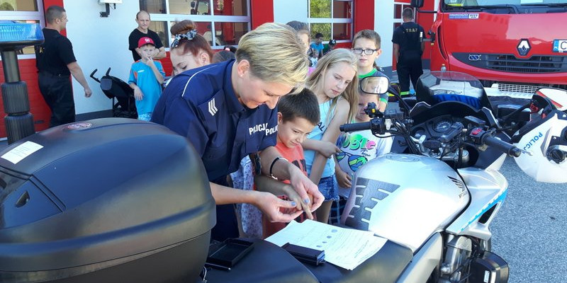 Wakacje z mundurowymi