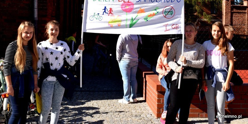 "Dzień bez samochodu"- demonstracja uczniów ZSO nr 1 w Chełmnie