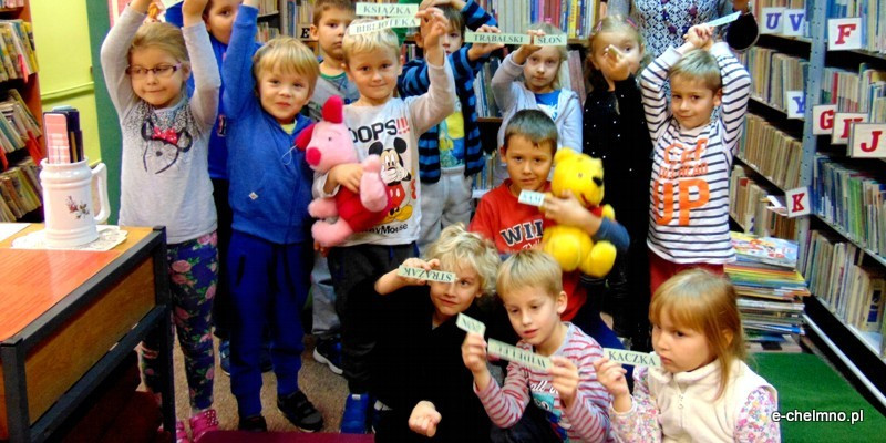 "Poczytaj mi mamo"- lekcja biblioteczna przedszkolaków z "Pinokia"