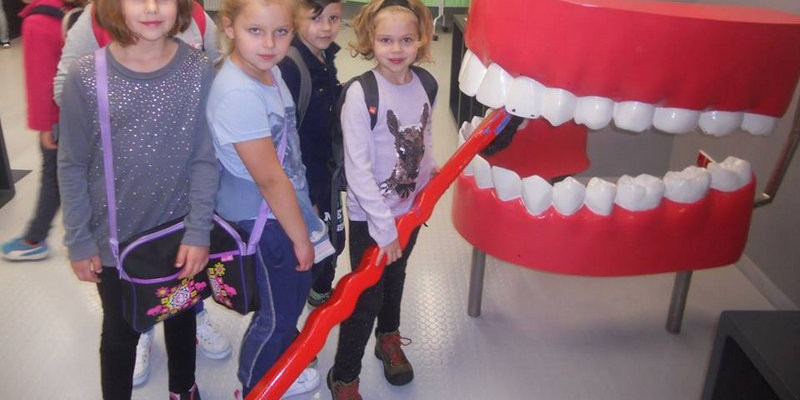 Dzieciaki kontra zębowe robaki