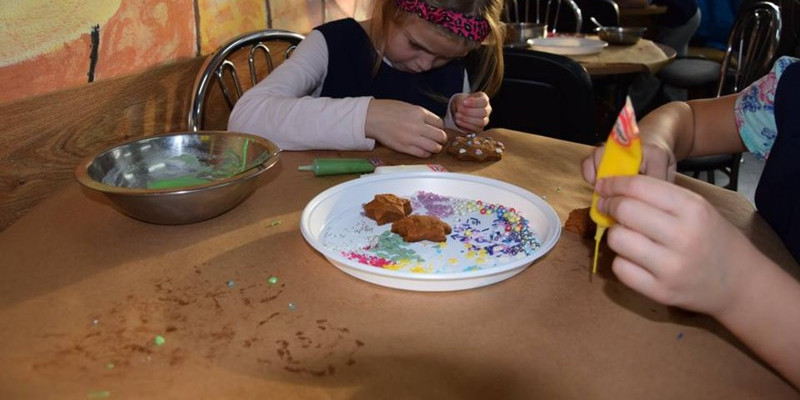 Przygotowanie pierników świątecznych w Katolickiej Pallotyńskiej Szkole Podstawowe