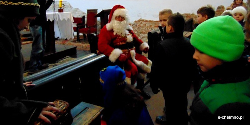 Msza z udziałem Świętego Mikołaja w kościele gimnazjalnym