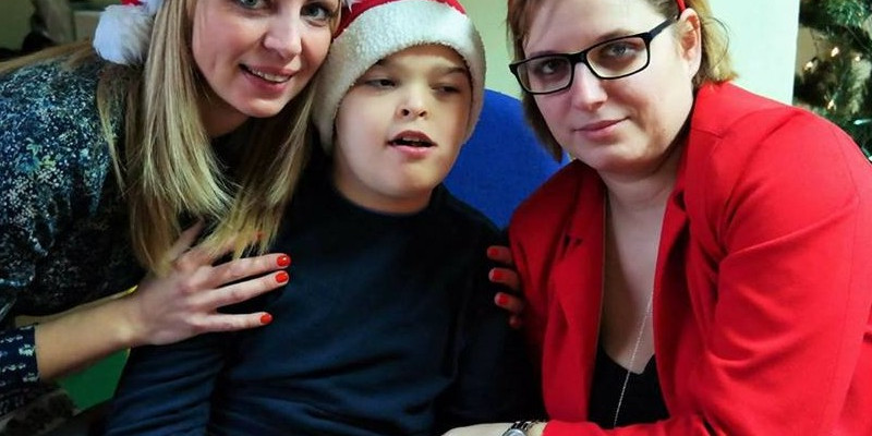 Podopieczni Specjalnego Ośrodka Szkolno-Wychowawczego przy Wigilijnym stole